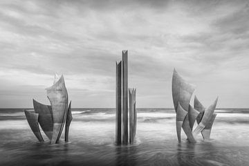 Monument Les Braves Omaha Beach by Henri van den Berg