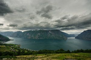 Aurlandsfjorden - Noorwegen van Ricardo Bouman