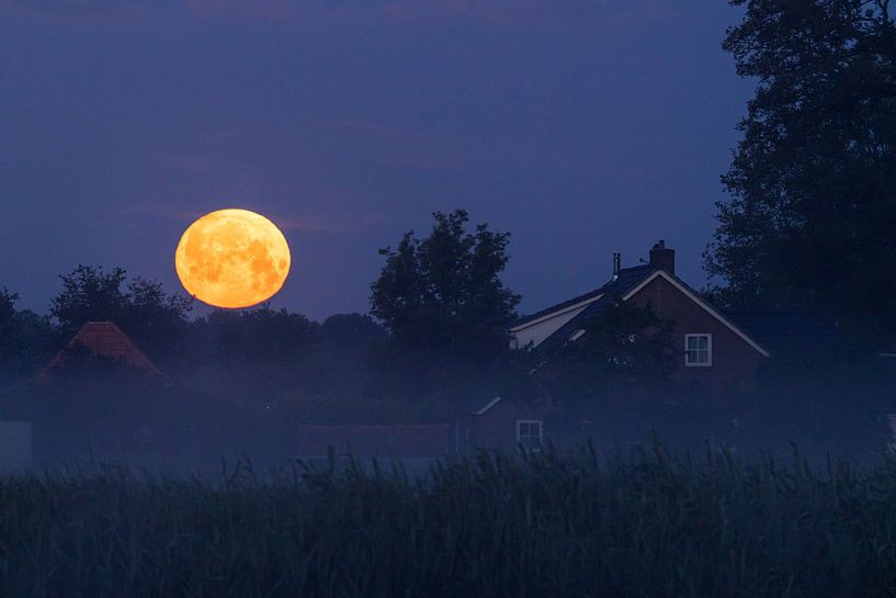 Untergehender Supermond von WILBERT HEIJKOOP photography