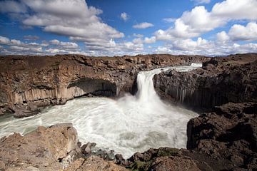 Waterval Aldeyjarfoss  sur Karin de Jonge