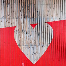 Coeur en bois sur Iris van den Broek