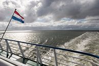 Waddenzee met Nederlandse vlag van Tonko Oosterink thumbnail