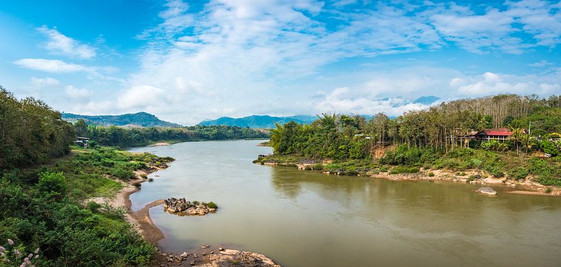 Nam Ou rivier in Noord Laos van Rietje Bulthuis