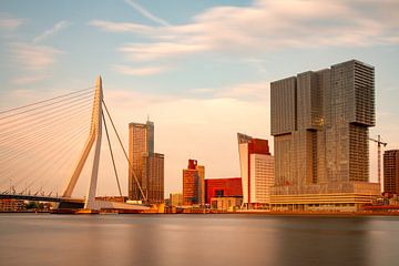 Rotterdam skyline zonsondergang by vanrijsbergen