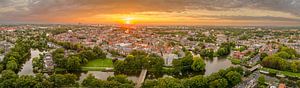 Das Stadtzentrum von Zwolle während eines sommerlichen Sonnenuntergangs