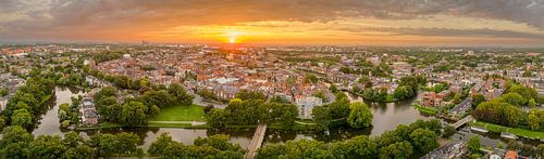 Zwolse binnenstad tijdens een zomerse zonsondergang