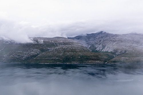 Paysage de montagne dans les nuages