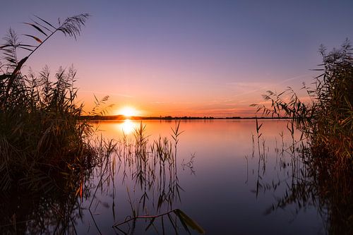 Vue sur le coucher de soleil depuis la baie de l'Altmühlsee