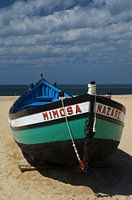 Oude houten boot op het strand van Nazare. Mimosa Nazare.