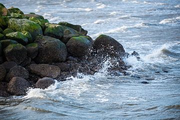 Zicht op de golven en het water van de zee van Matthias Korn