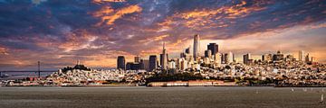 Skyline San Francisco Kalifornien als Panorama Aufnahme mit Himmel und Gewitter Wolken von Dieter Walther