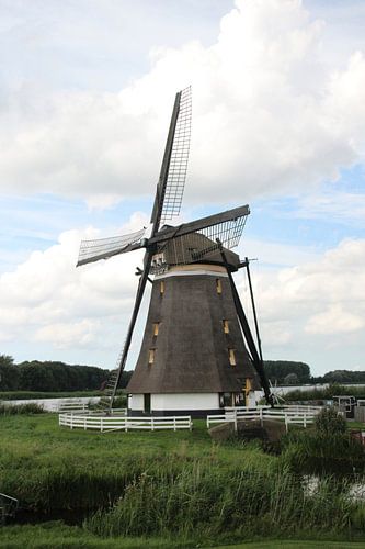 Eendragtsmolen met Sluis aan de Rottemeren in Zevenhuizen