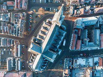 Kampen Bovenkerk van bovenaf gezien tijdens een koude winterochtend