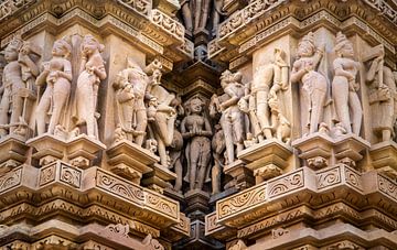 Standbeelden op tempel in India. van Floyd Angenent