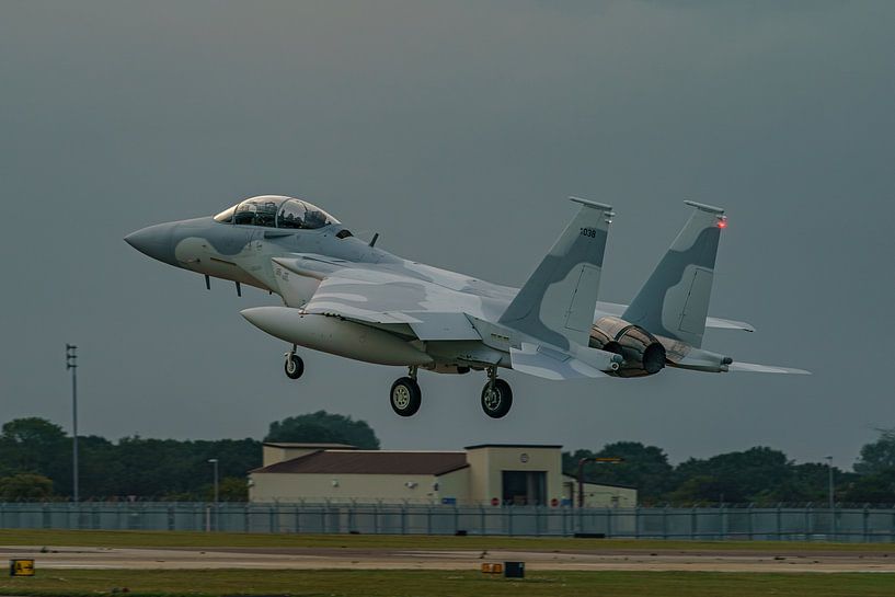 Landing Boeing F-15QA Eagle bestemd voor Qatar. van Jaap van den Berg