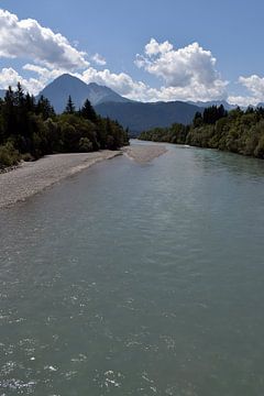 Pflach, Reutte, Lech in Tirol / Oostenrijk.  Foto's van de Lechauen, de Lech in de zomer. van Karl-Heinz Petersitzke