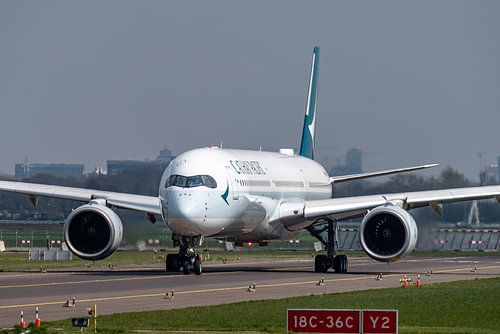 Taxiënde Cathay Pacific Airbus A350-1000.