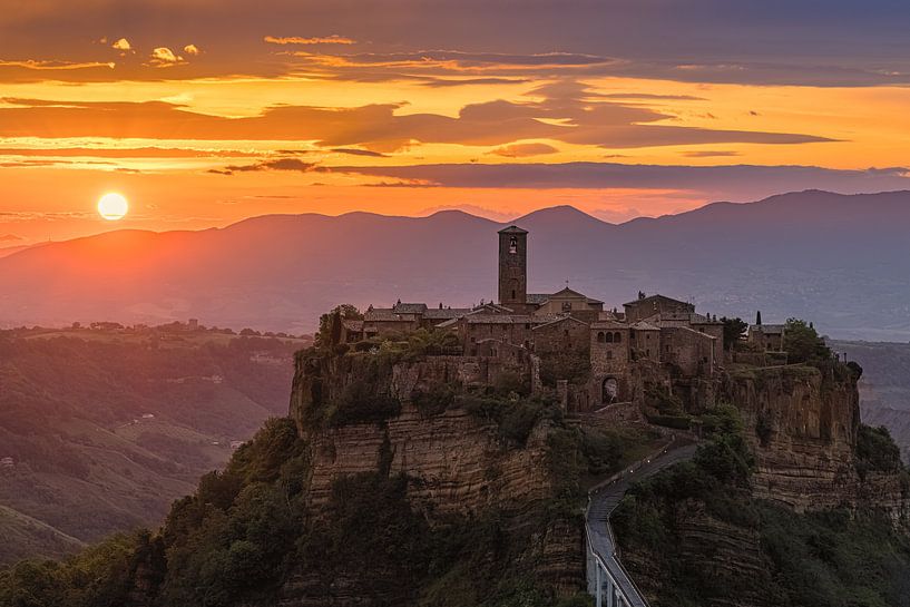 Lever de soleil à Civita di Bagnoregio par Henk Meijer Photography