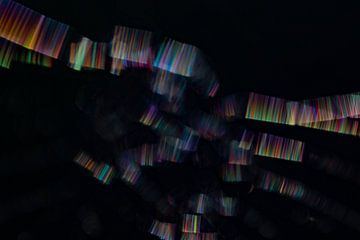 Spinnenweb in een kleurenspektakel 5 van Anne Ponsen