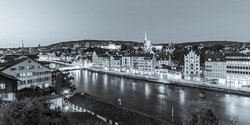 Zürich mit Limmat und Limmatquai bei Nacht - Schweiz von Werner Dieterich