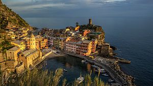 Between Sun and Sea - Vernazza