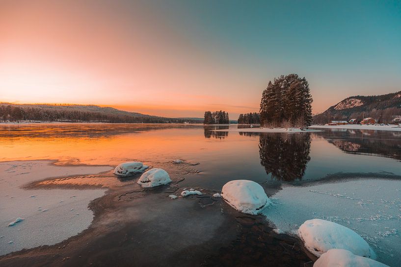 Zweden rivier in de winter 2 van Andy Troy