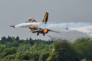 Belgische F-16 Demo Team met de X-Tiger. van Jaap van den Berg