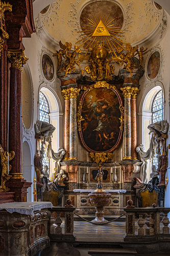 Baroque splendour in St Lorenz Basilica