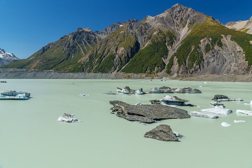 Tasman lake by Joost Potma