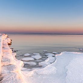 Sonnenaufgang bei -10C an der Ostküste in Stein (D) von Marco de Jong