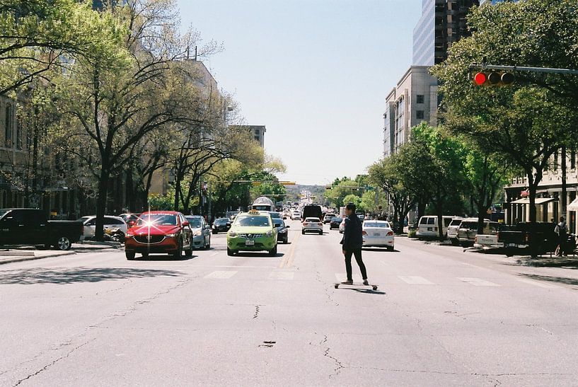 Mit dem Skateboard durch die Stadt (35mm Film) von Tim van Deursen