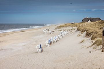 Strandstoelen op het weststrand in Kampen, Sylt van Christian Müringer