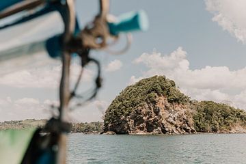 Sailing with the longtail boat in Thailand by Moniek Kuipers