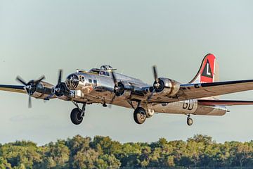 Take-off Boeing B-17 Flying Fortress 
