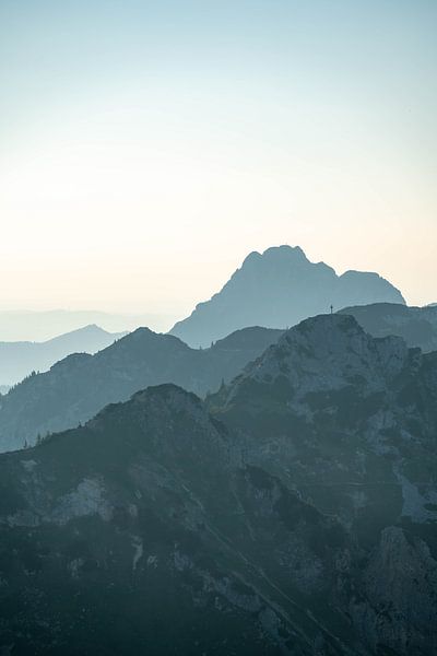 Silhouet van de bergen in de Allgäuer Alpen van Leo Schindzielorz