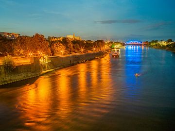 Magdeburg - Uitzicht over de Elbe bij nacht van t.ART