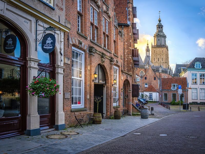 Le centre ville de Zutphen et l'église St Walburgis. par Bart Ros