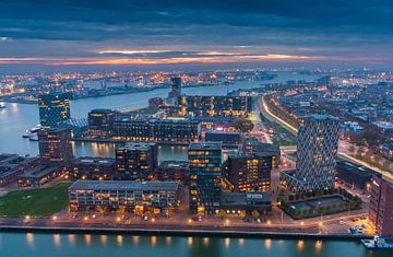 Rotterdam night lights van Ilya Korzelius
