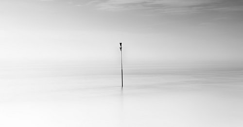 Silent Horizon – Monochrome