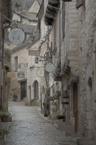 Winkelstraat in Saint Cirq Lapopie van Liesbet den Daas