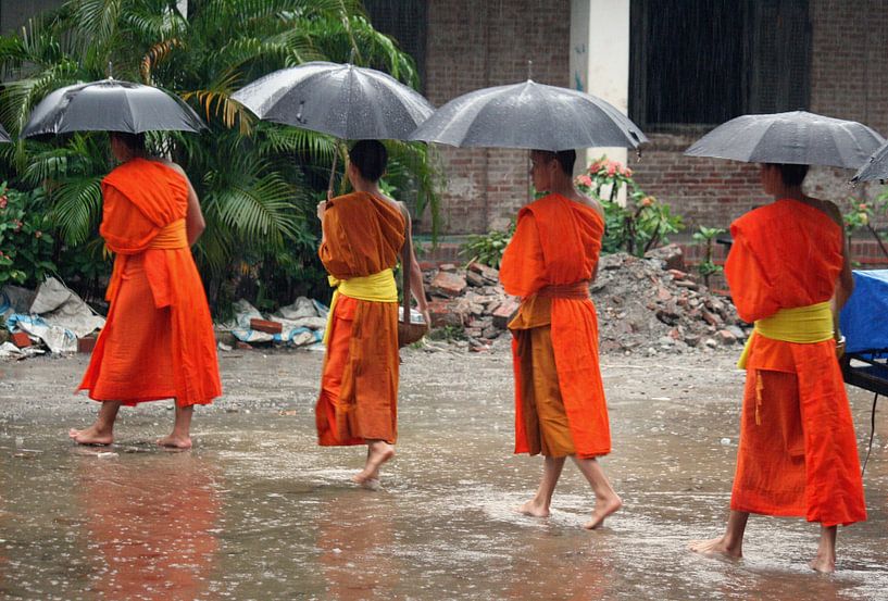 Begging monks in Luang Prabang by Gert-Jan Siesling