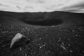 Zwart-wit foto van de Hverfjall krater bij Myvatn, IJsland