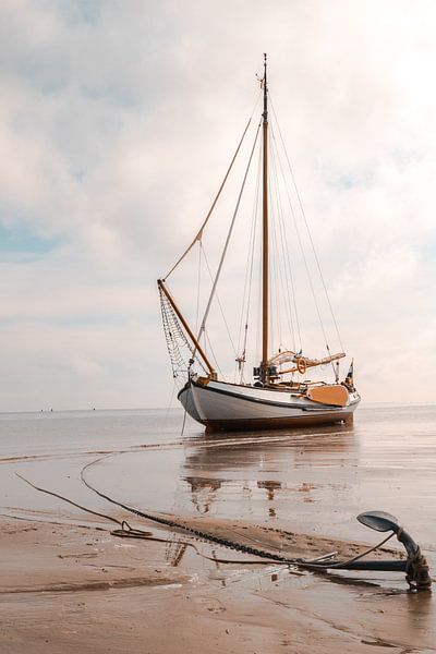 Gestrande boot bij West-Terschelling van Youp Lotgerink