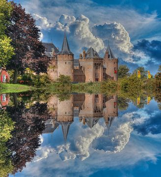 Water reflection, Muider Slot, The Netherlands van Maarten Kost
