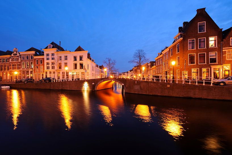 Le Rapenburg avec le Sint Jeroensbrug à Leyde par Merijn van der Vliet