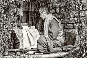 Boeddhistische monnik in Bhutan van Jan van Reij