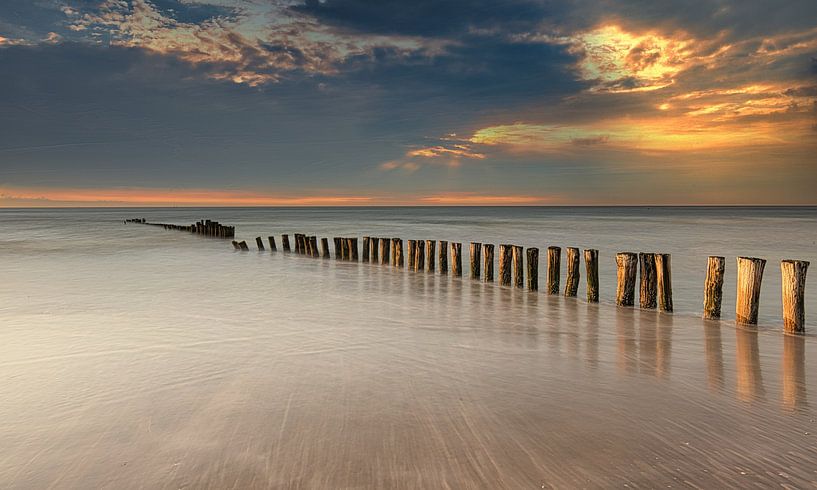 Reflet du brise-lames par peterheinspictures