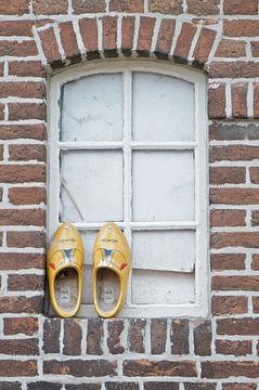 clogs farmer window by Rene du Chatenier