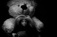 Spielzeug: Teddybär, Puppe und ein Badeentchen. von Margreet van Tricht Miniaturansicht