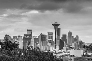 Skyline van Seattle met space needle van Ilya Korzelius